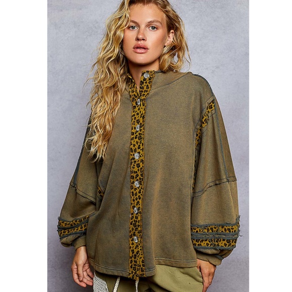 Animal Print Star Hooded Button Up Jacket - Picture 4 of 4